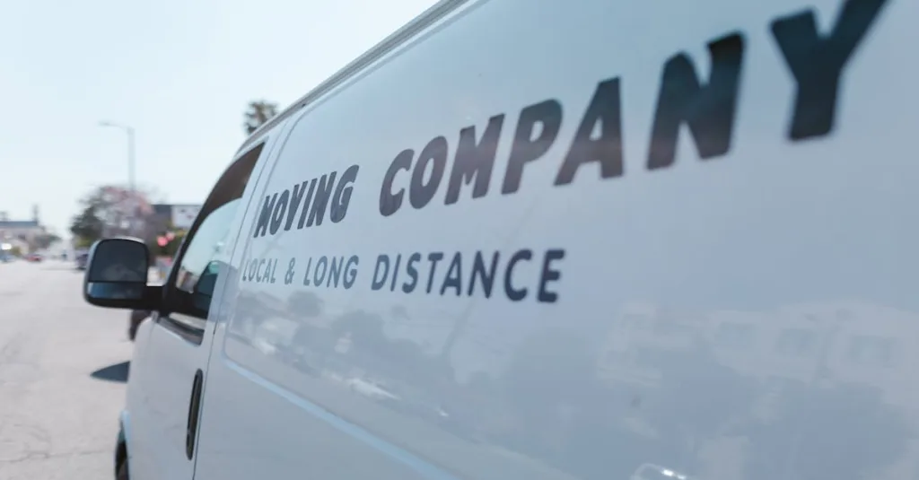 découvrez comment voyager en voiture électrique sur de longues distances en toute sérénité grâce à des conseils pratiques, des astuces de recharge et des itinéraires optimisés.